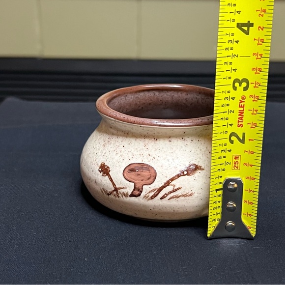 Small Round Pottery Pot - Picture 8 of 9